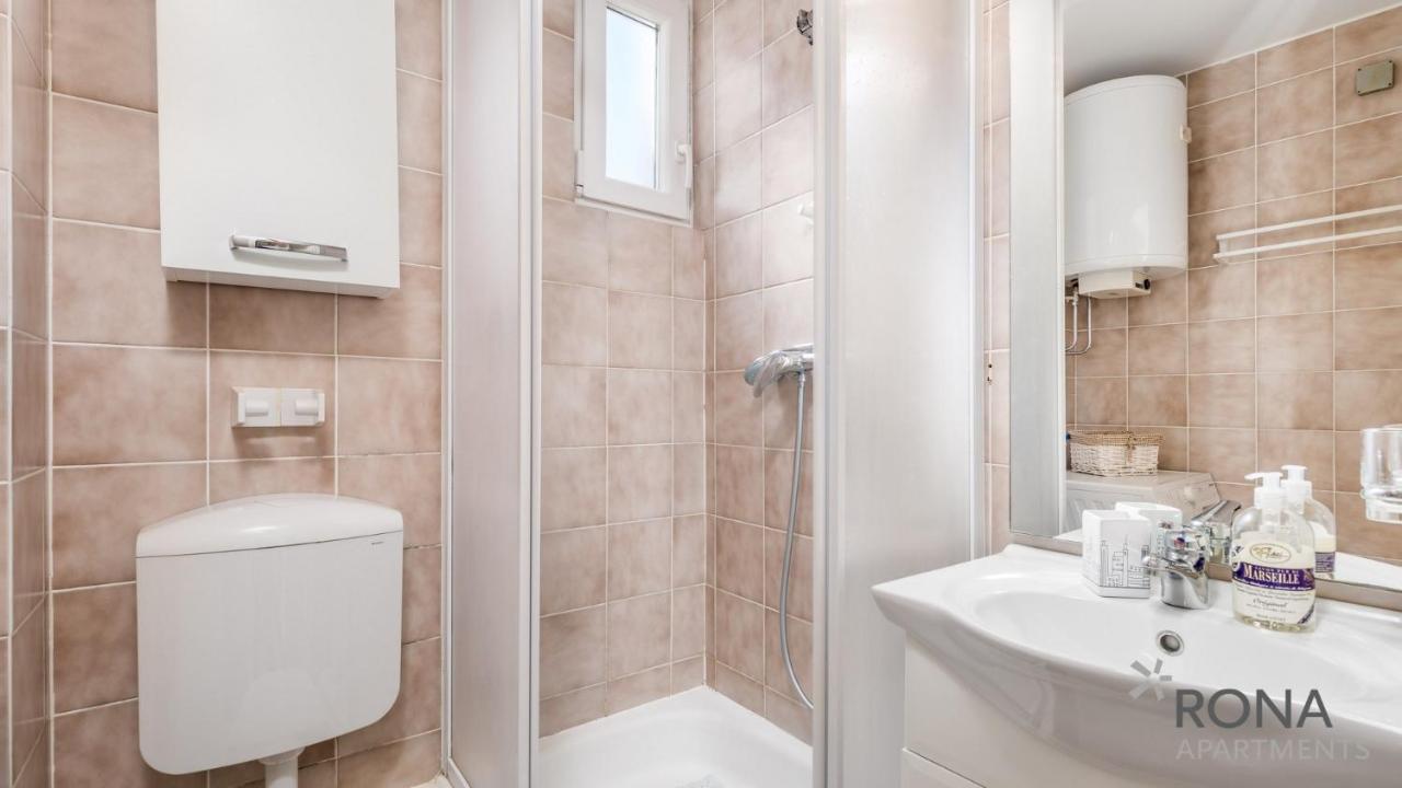 Rona Apartment Flower 1 And Flower 2 Новаля Екстериор снимка
