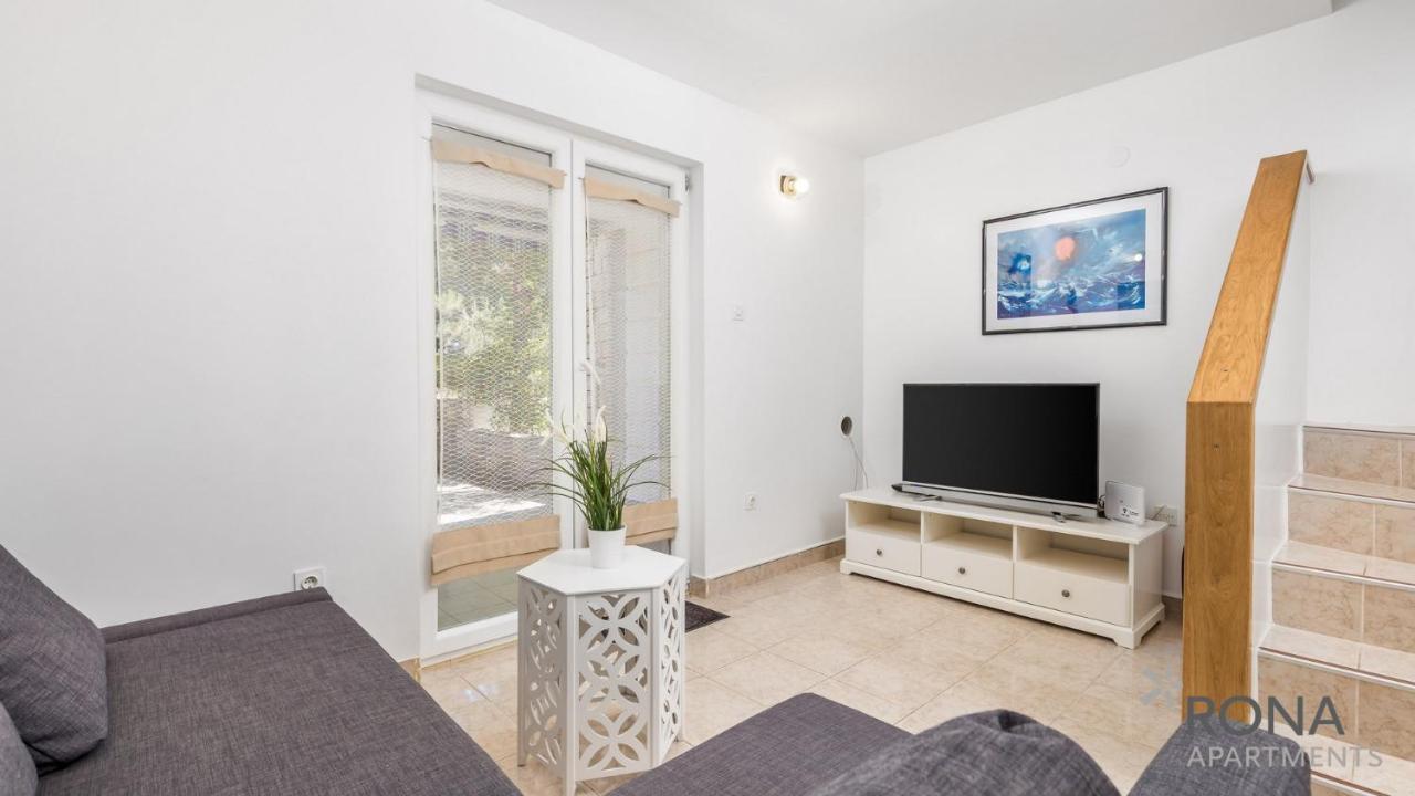 Rona Apartment Flower 1 And Flower 2 Новаля Екстериор снимка